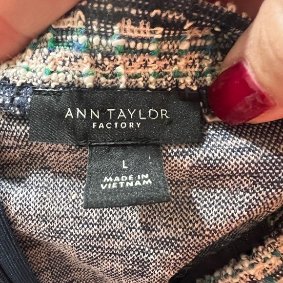 Ann Taylor Black and White Textured Blouse - Picture 4 of 6